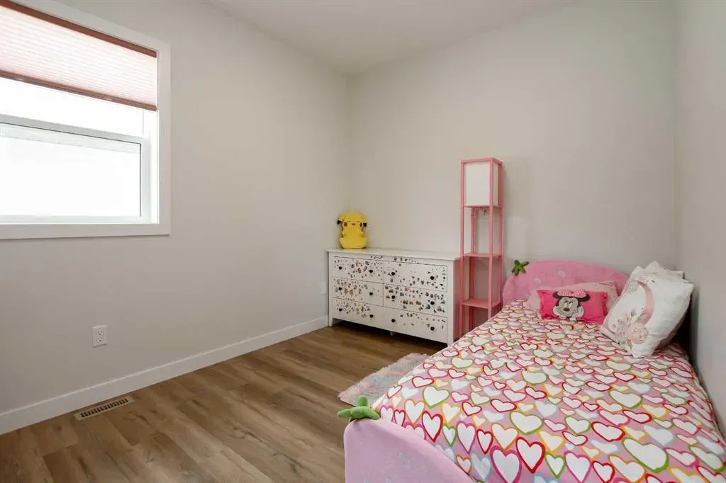 7 Thayer Close