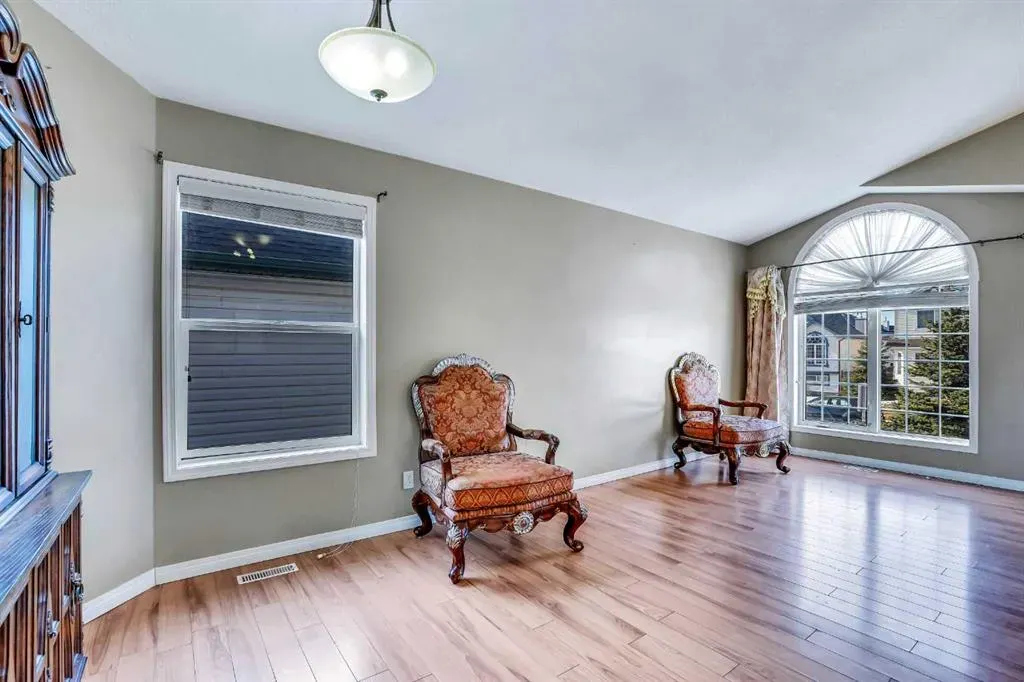 54 Taracove Road NE