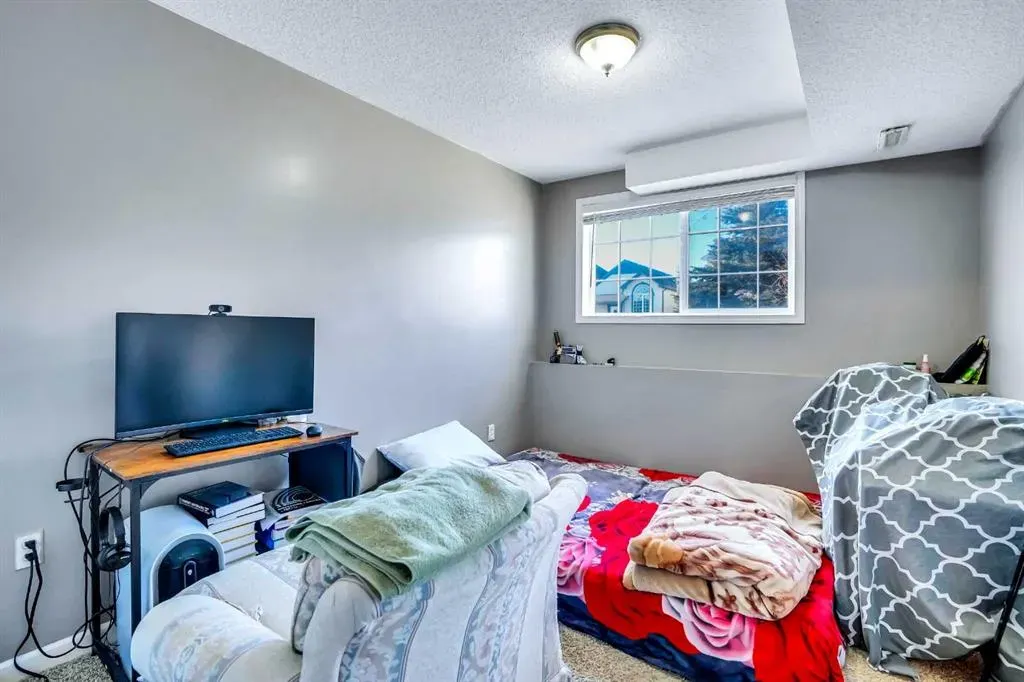 54 Taracove Road NE