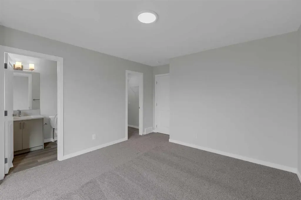 2022 Cobblebrook Crescent SW