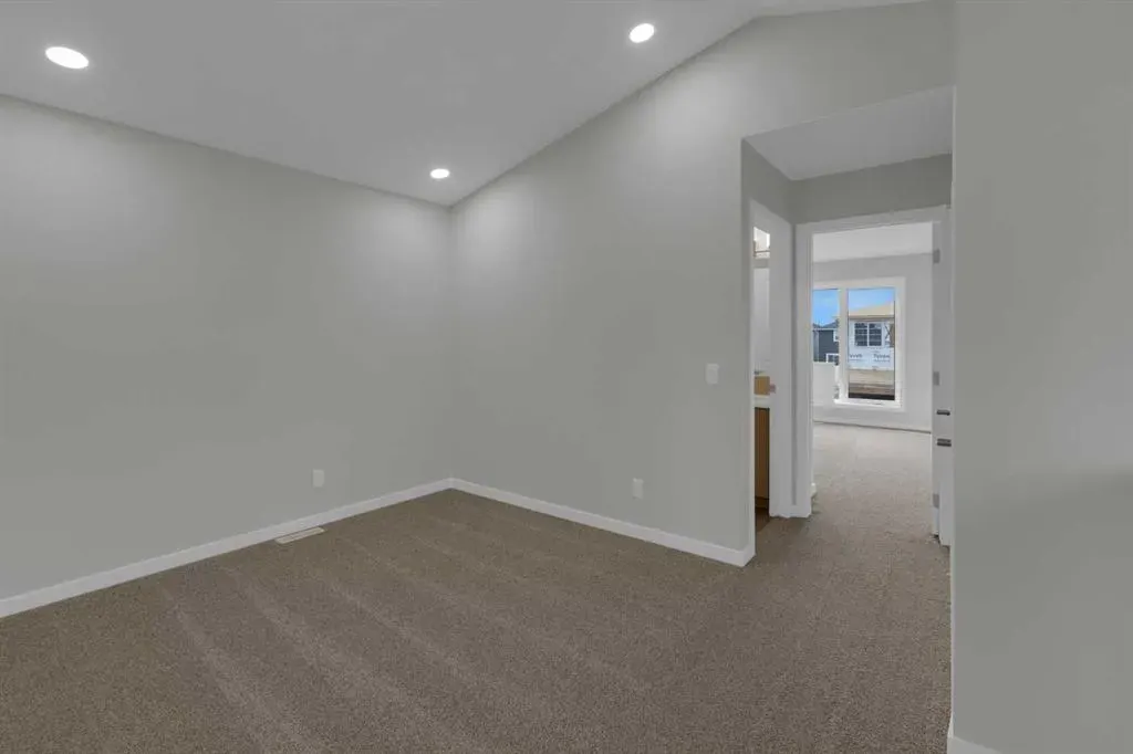 2022 Cobblebrook Crescent SW