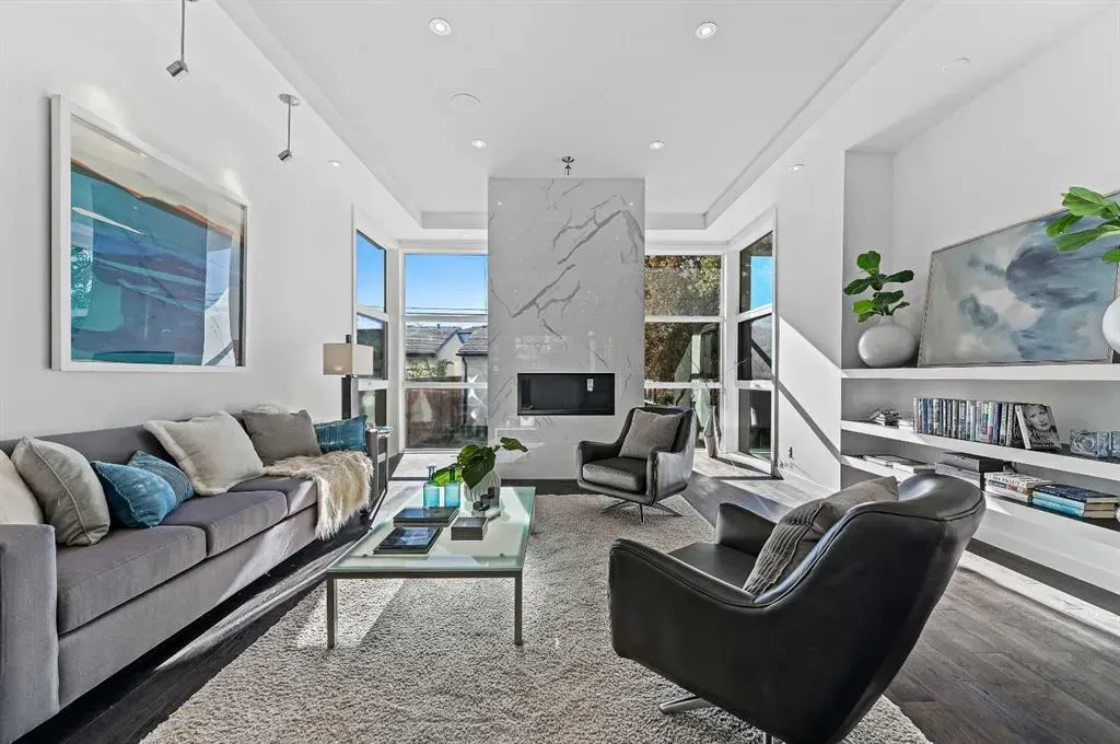 2115 Bowness Road NW