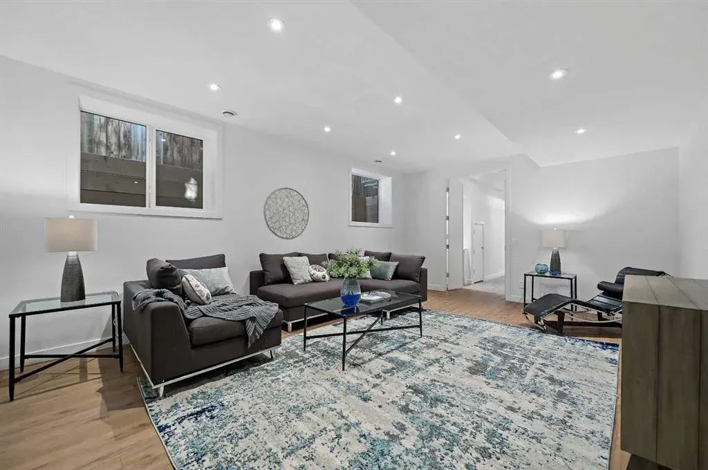 2115 Bowness Road NW