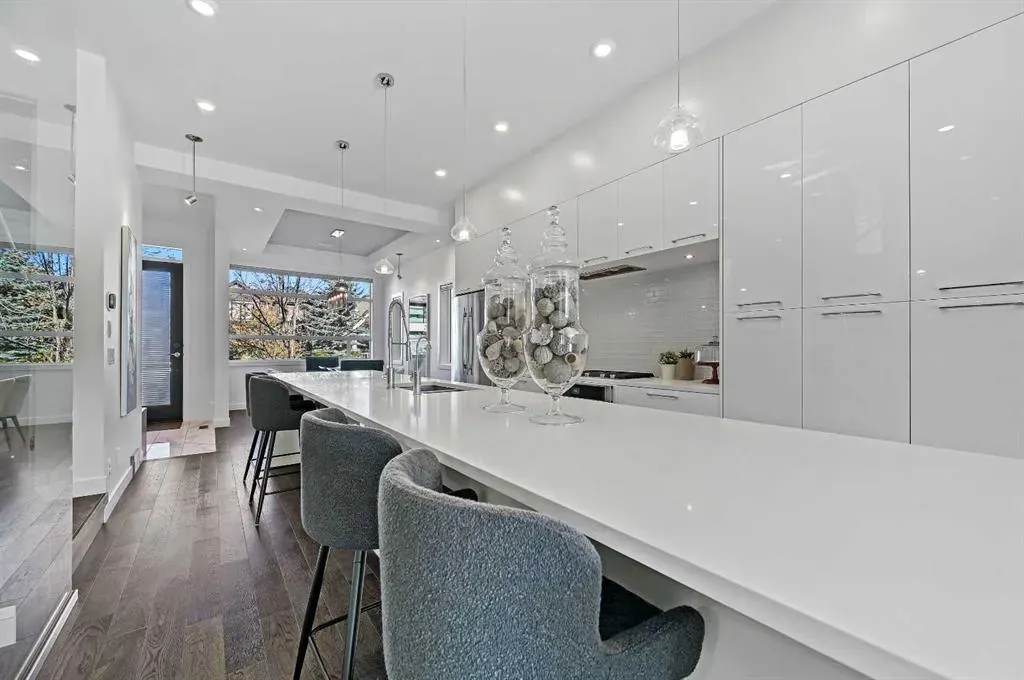 2115 Bowness Road NW