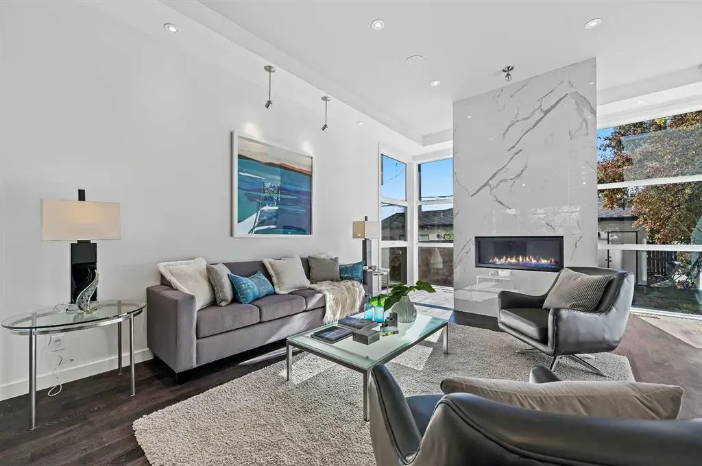 2115 Bowness Road NW