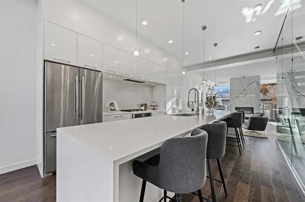 2115 Bowness Road NW