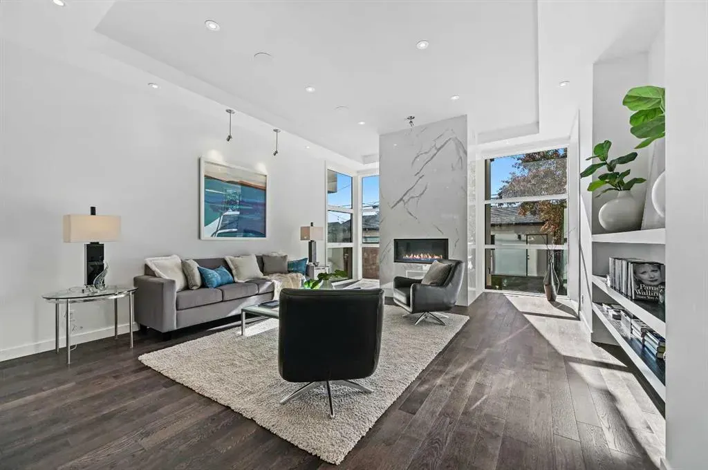 2115 Bowness Road NW