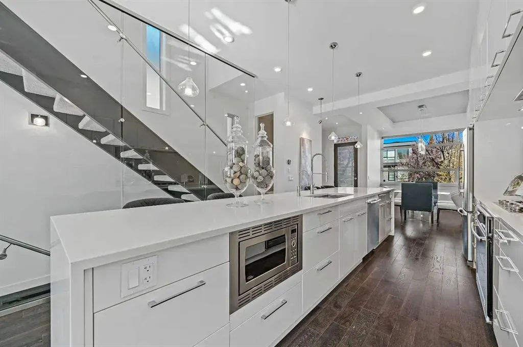 2115 Bowness Road NW