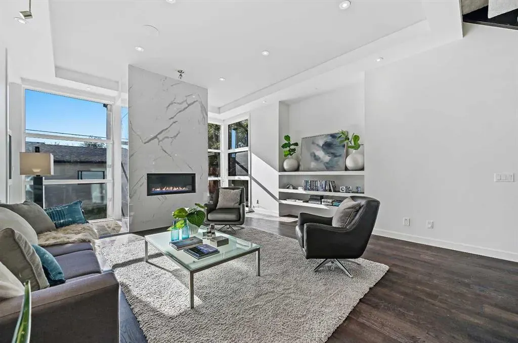 2115 Bowness Road NW