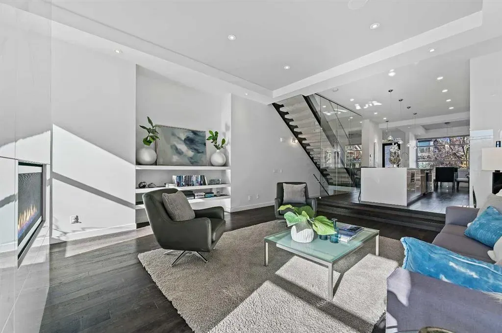 2115 Bowness Road NW