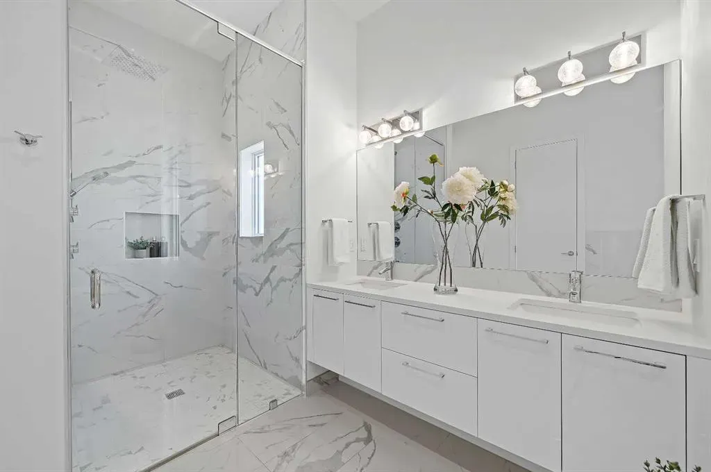 2115 Bowness Road NW