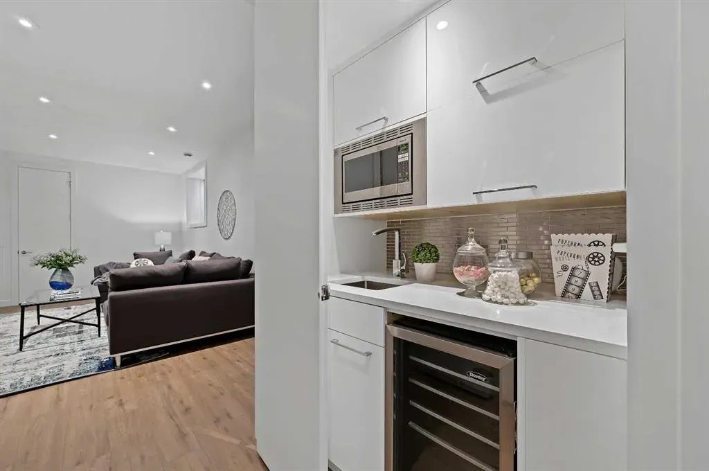 2115 Bowness Road NW