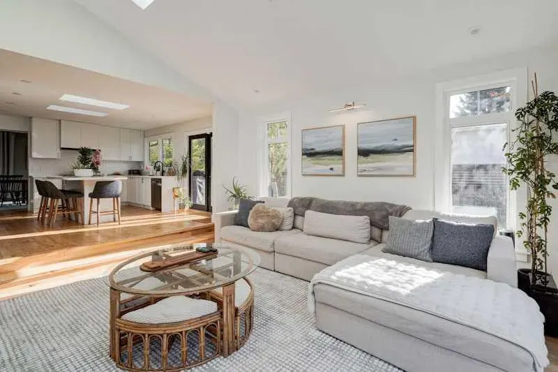 128 Oakside Bay SW