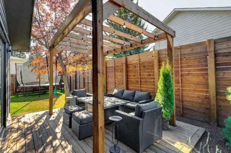 128 Oakside Bay SW