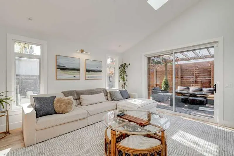 128 Oakside Bay SW