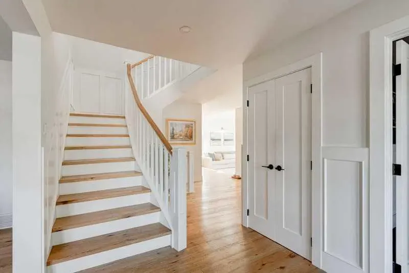 128 Oakside Bay SW
