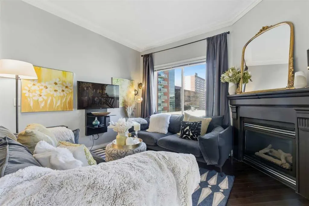 881 15 Avenue SW, #404