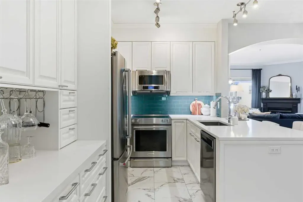 881 15 Avenue SW, #404