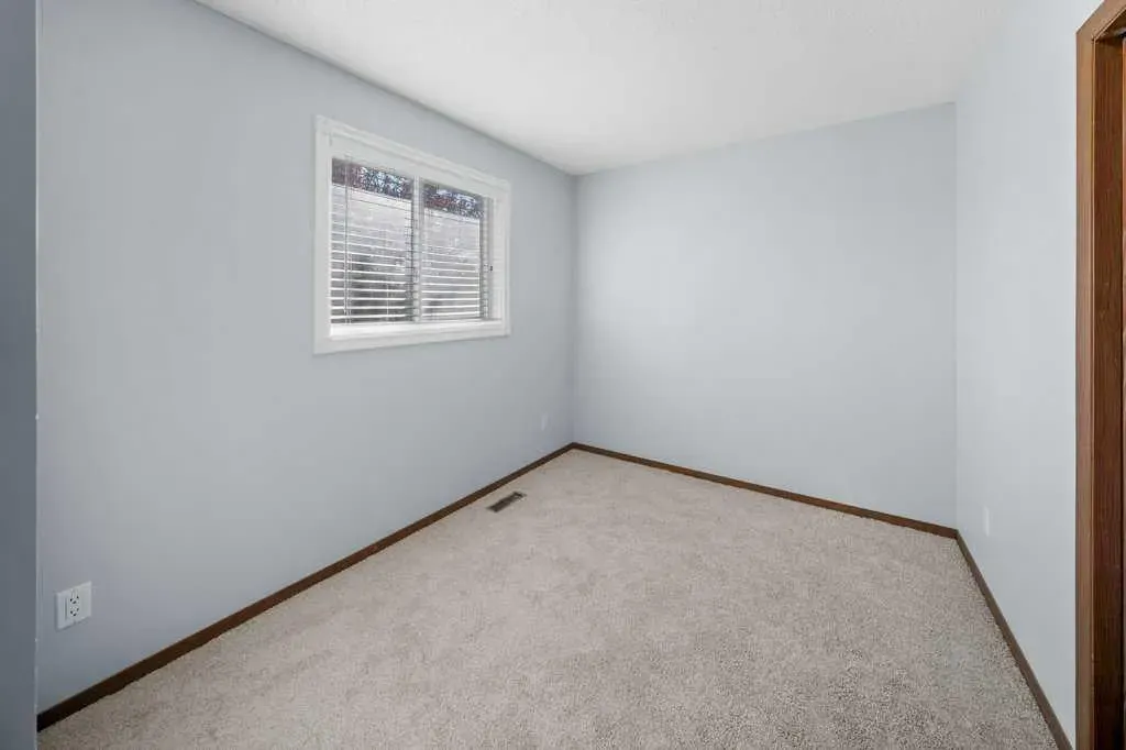 108 Woodborough Crescent SW