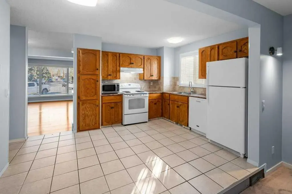 108 Woodborough Crescent SW