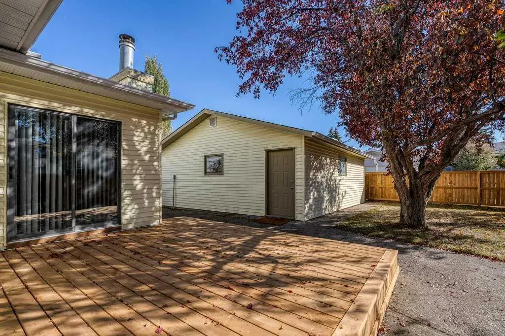 108 Woodborough Crescent SW