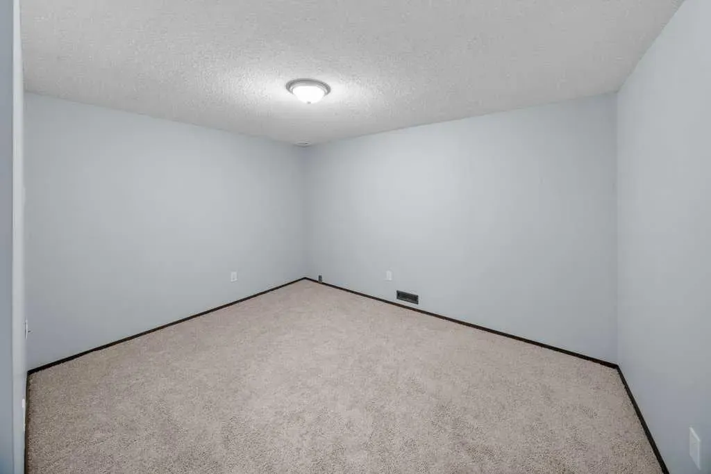 108 Woodborough Crescent SW