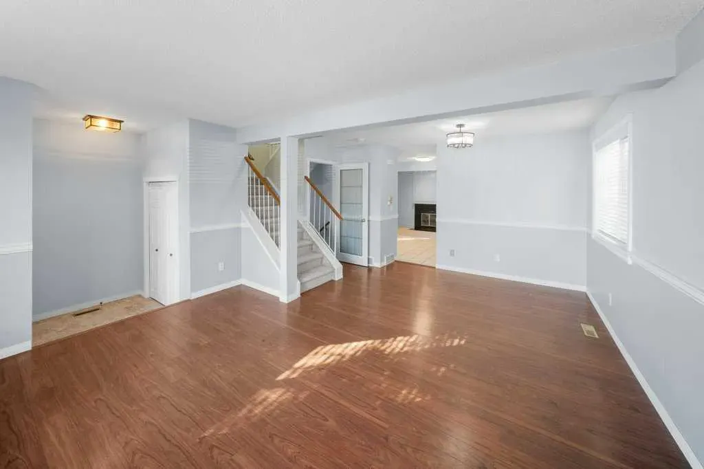 108 Woodborough Crescent SW