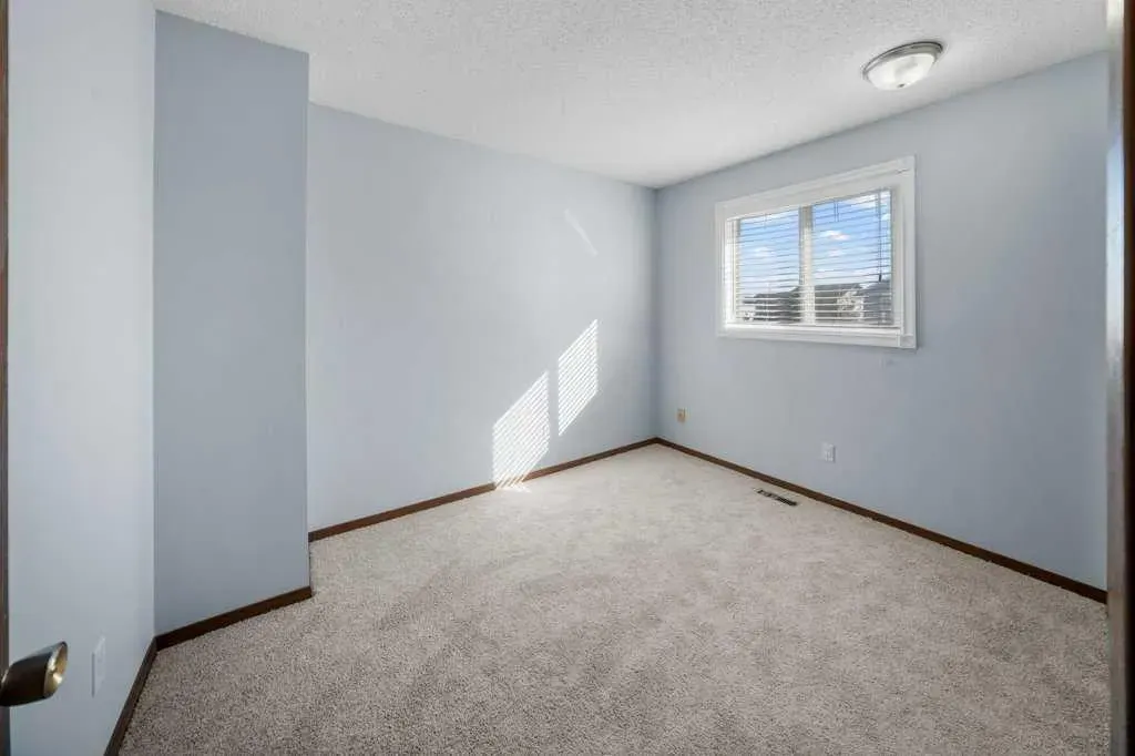 108 Woodborough Crescent SW