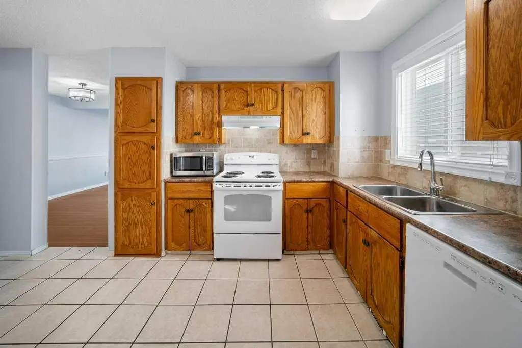 108 Woodborough Crescent SW