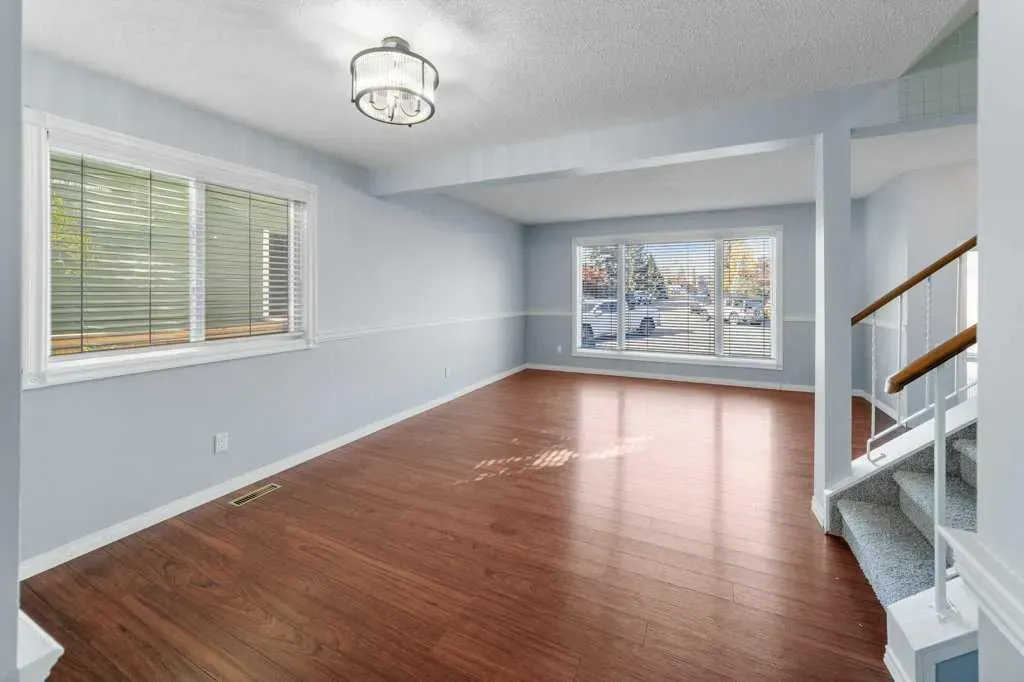 108 Woodborough Crescent SW