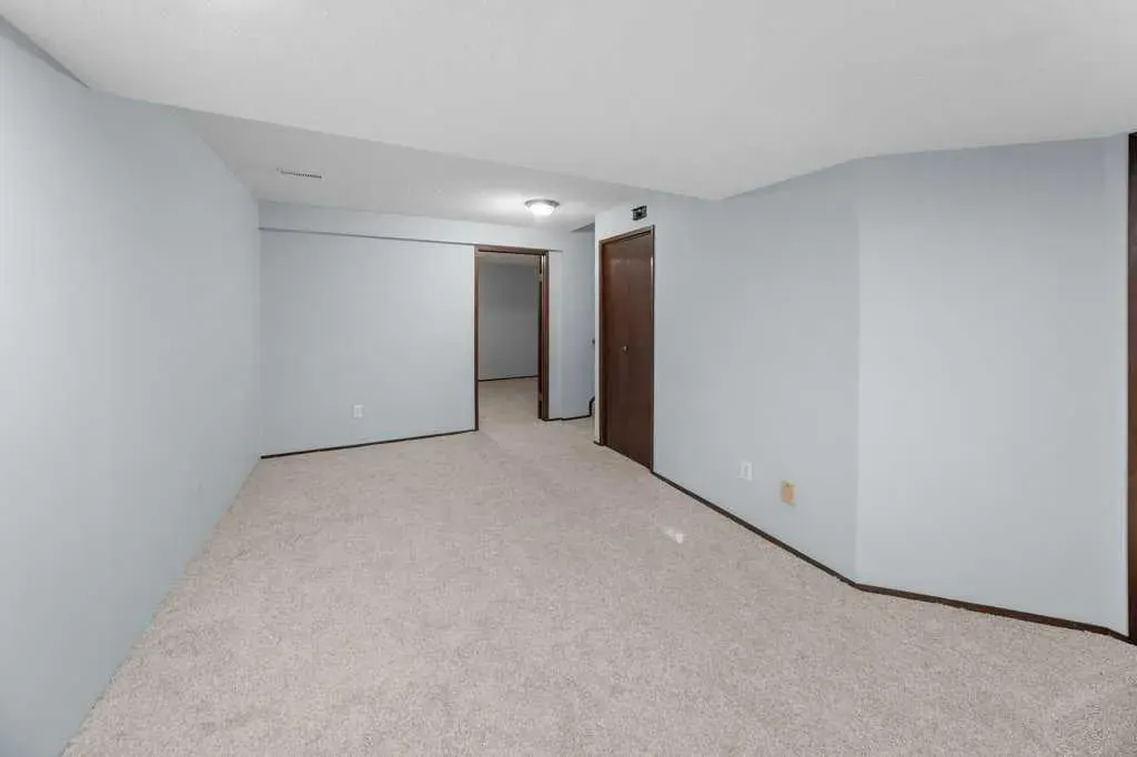 108 Woodborough Crescent SW