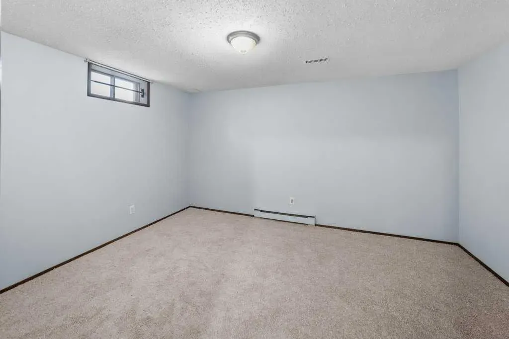 108 Woodborough Crescent SW