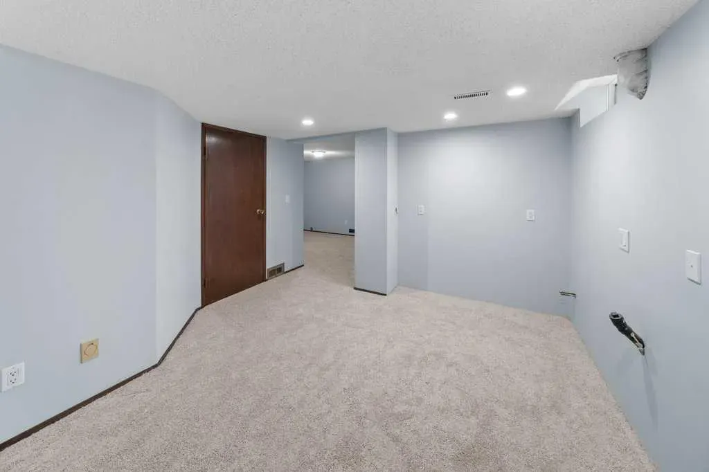 108 Woodborough Crescent SW