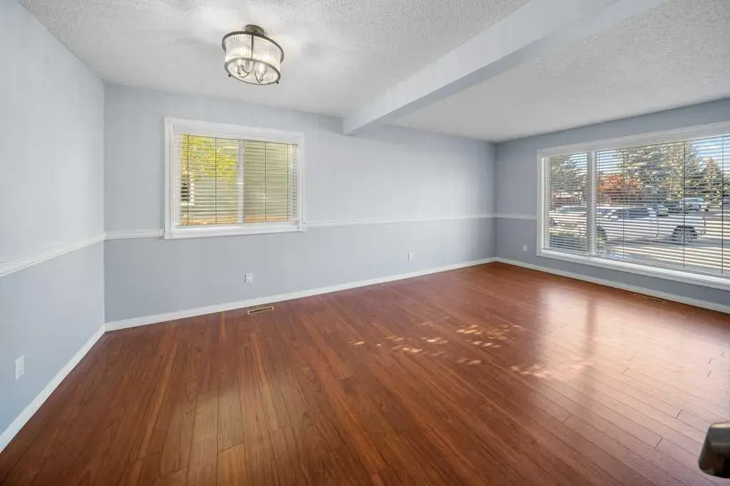 108 Woodborough Crescent SW