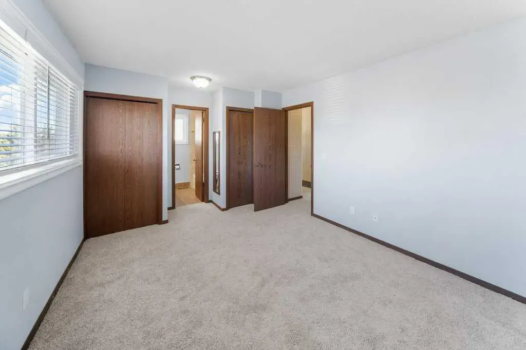 108 Woodborough Crescent SW