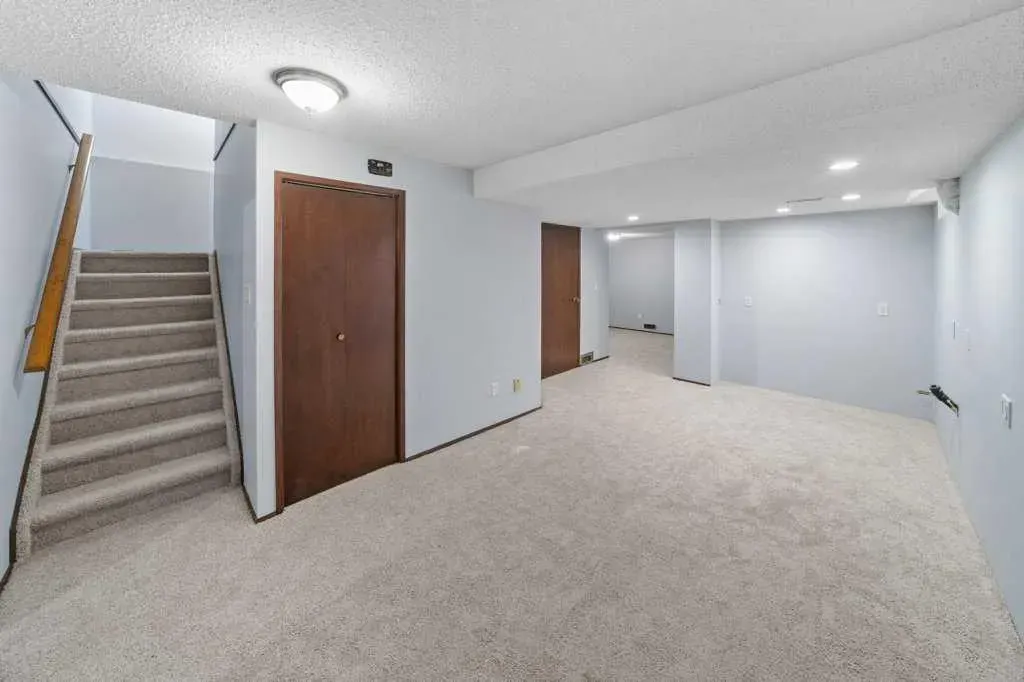 108 Woodborough Crescent SW