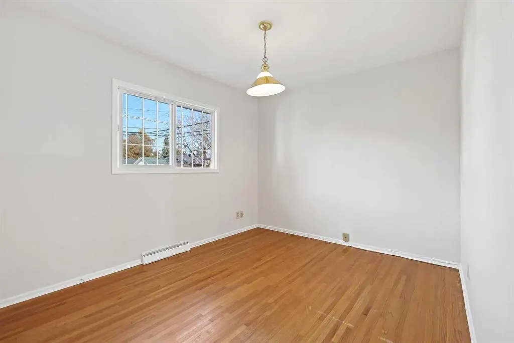 10 Glamorgan Drive SW