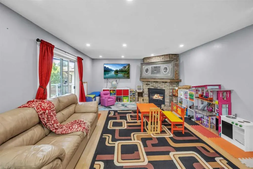 303 Ranchridge Bay NW