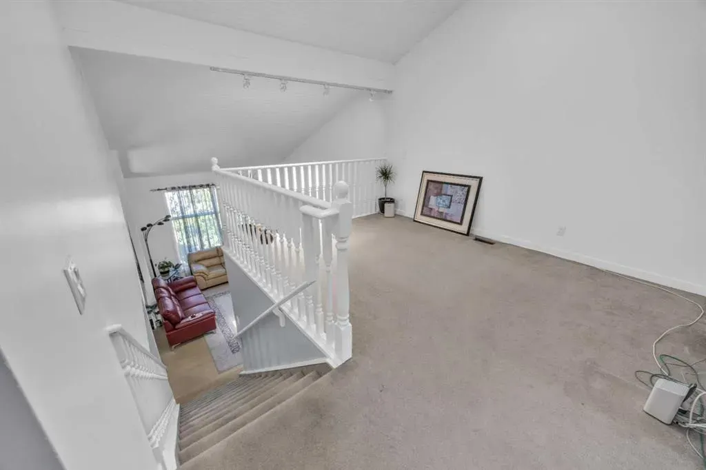303 Ranchridge Bay NW