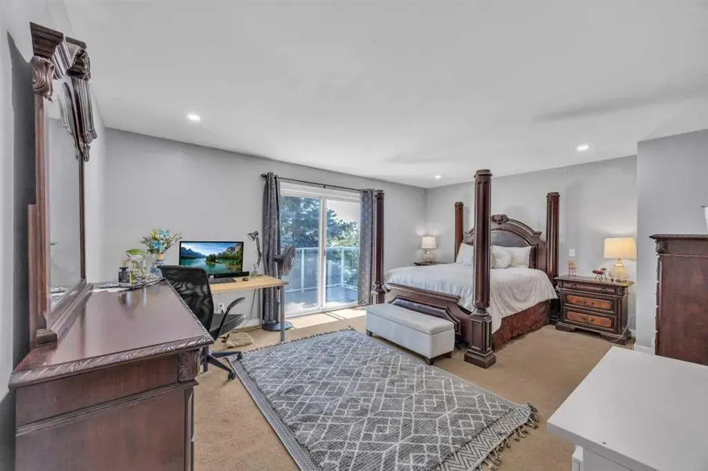 303 Ranchridge Bay NW