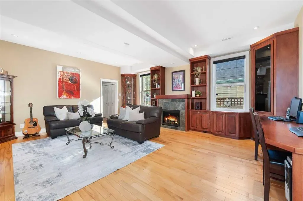 339 Bridlewood Court SW