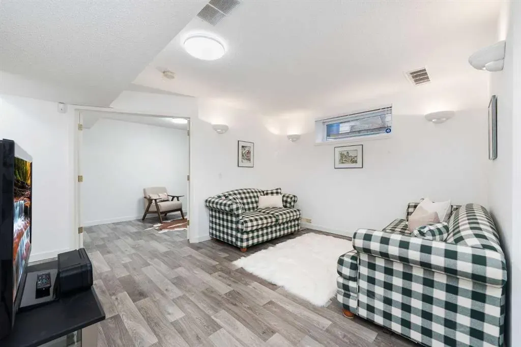 339 Bridlewood Court SW