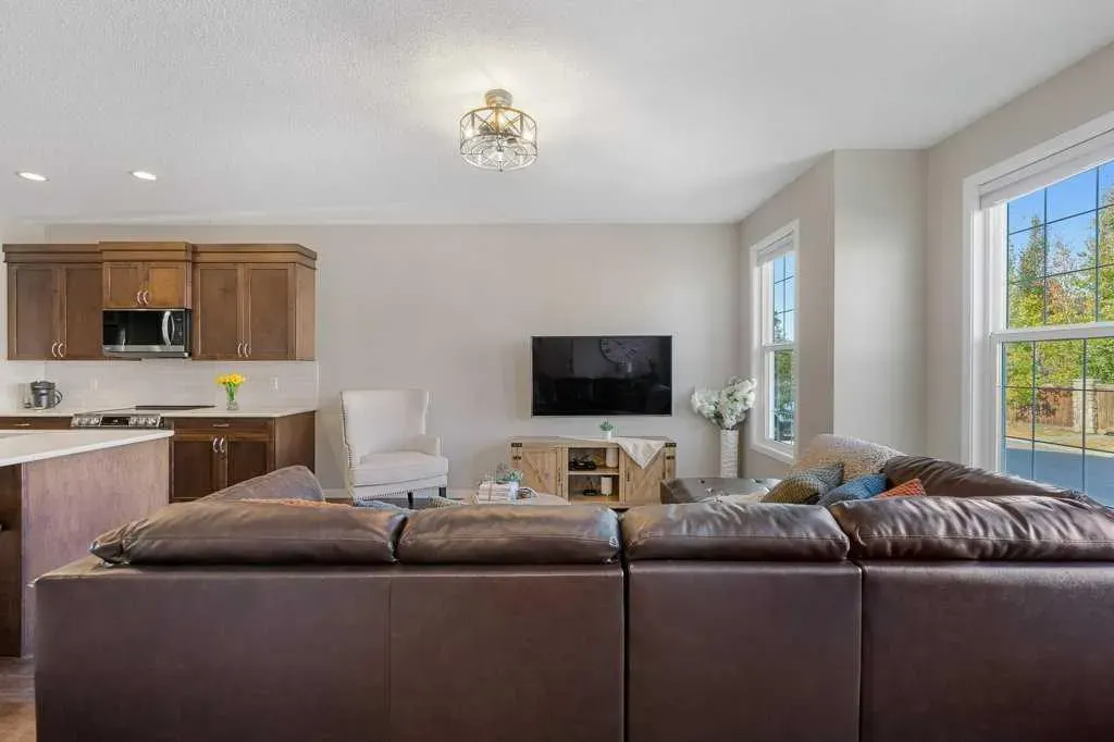 27 Cranford Crescent SE