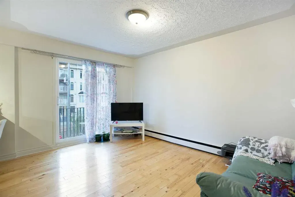 1027 12 Avenue SW, #302