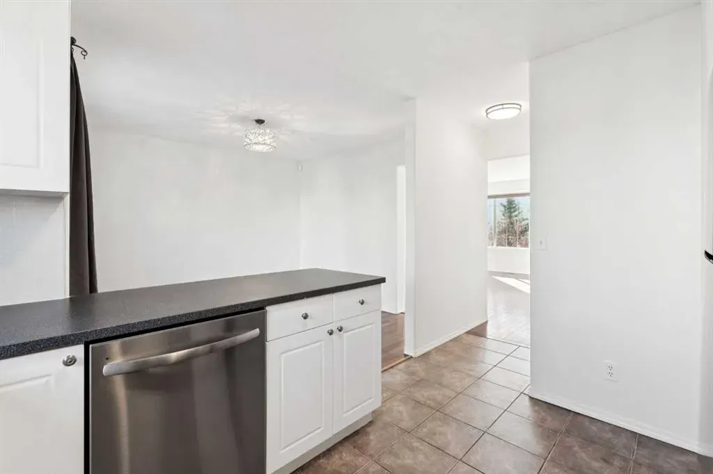 15 Rocky Ridge Gate NW, #19