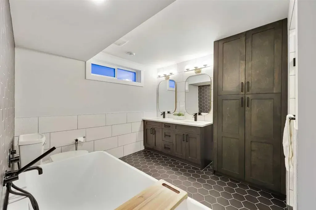 3224 Conrad Drive NW