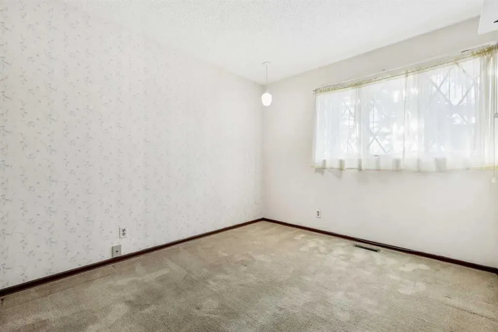 2416 Palliser Drive SW