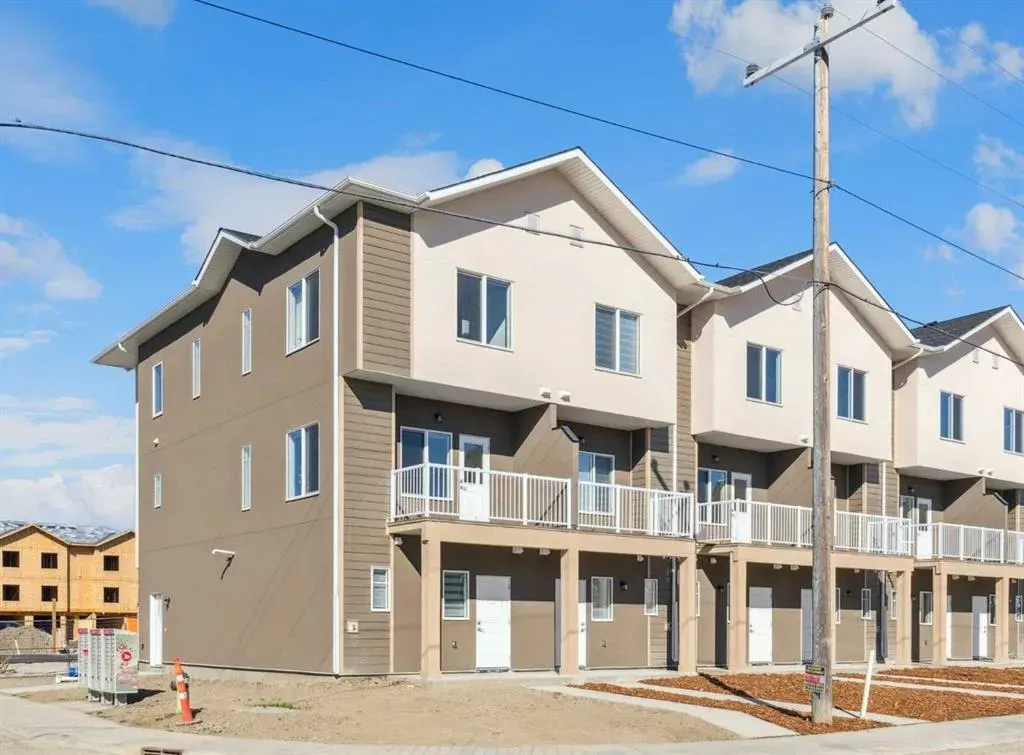 95 Saddlecrest Circle NE, #101
