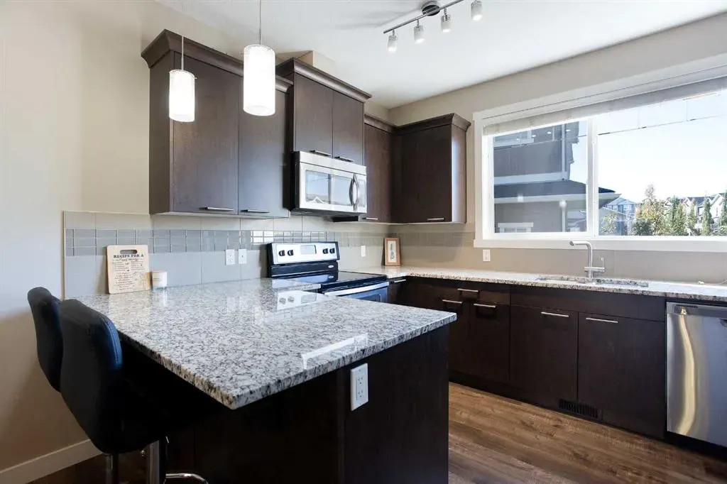 107 Evanston Manor NW