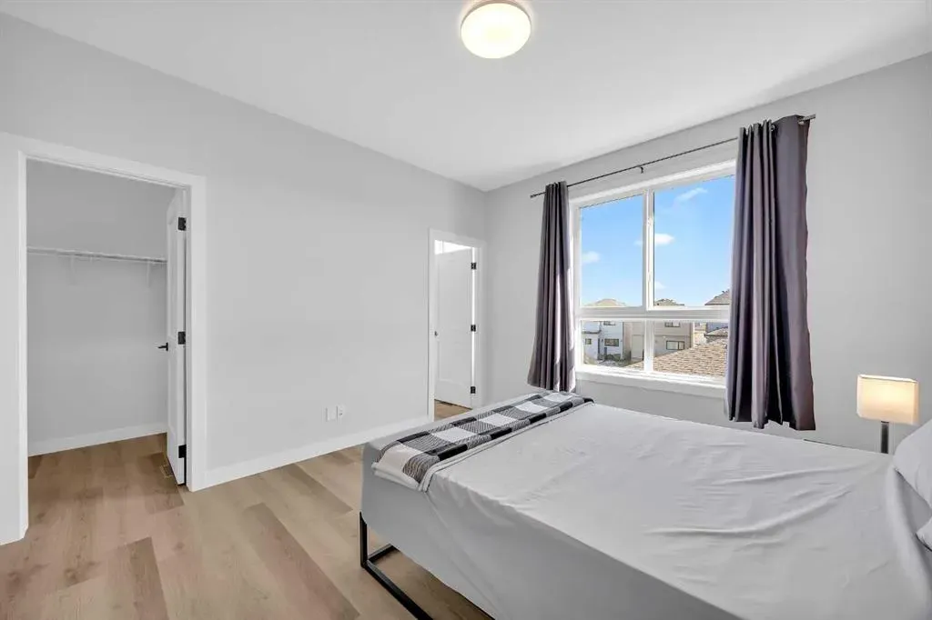 32 Silverton Glen Green SW